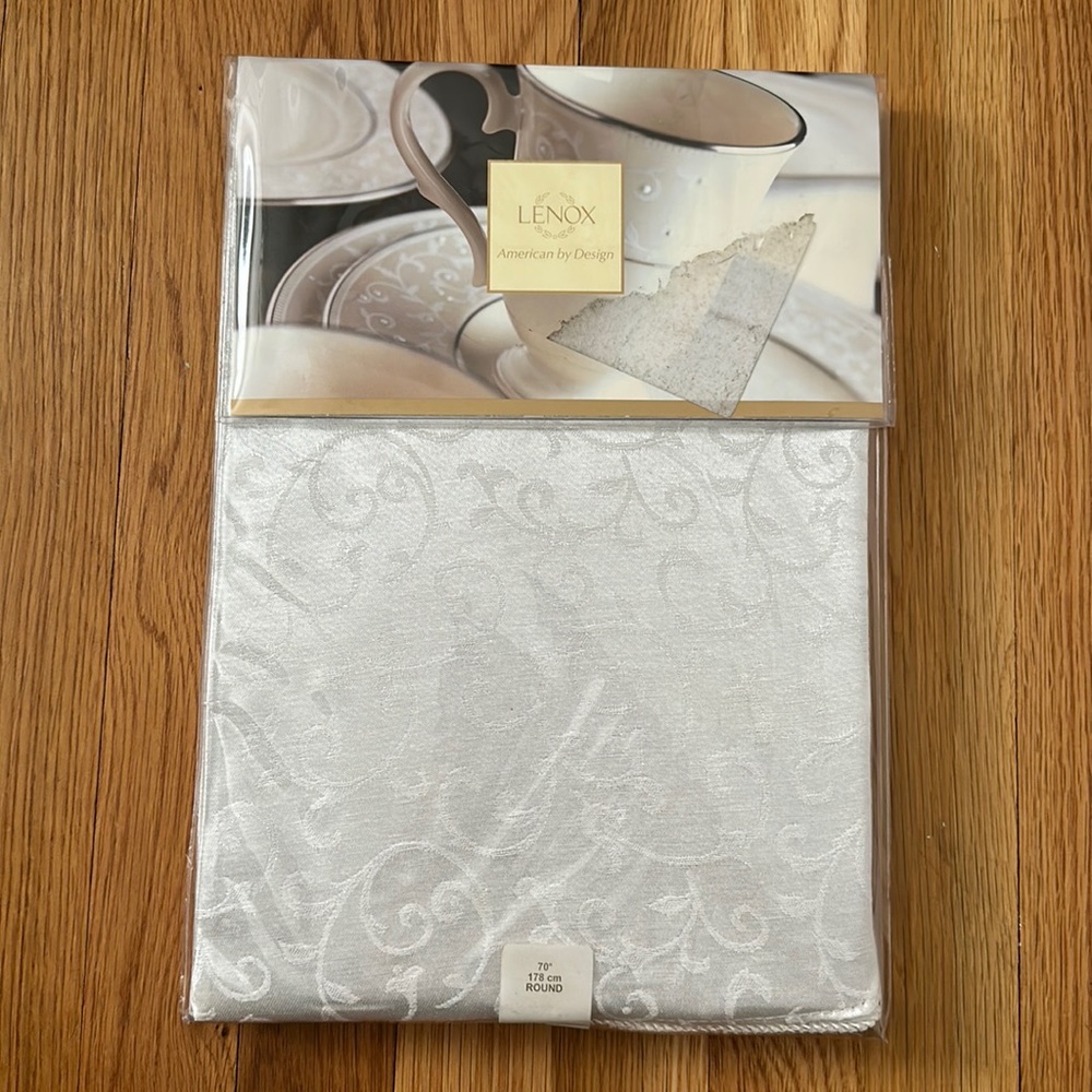 Lenox Opal Innocence White 70" Round Tablecloth